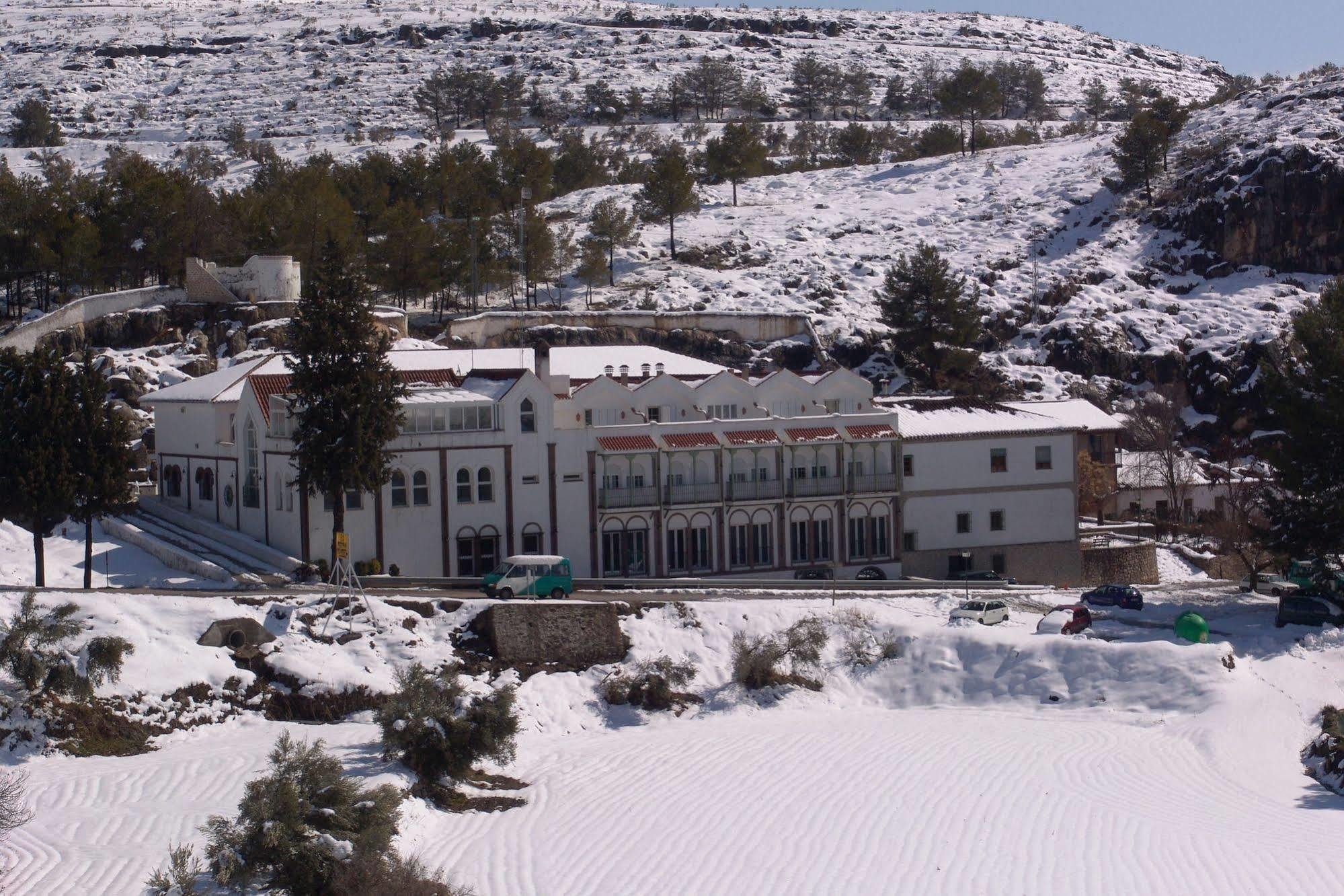 Balneario De Alicun De Las Torres Villanueva de las Torres Esterno foto